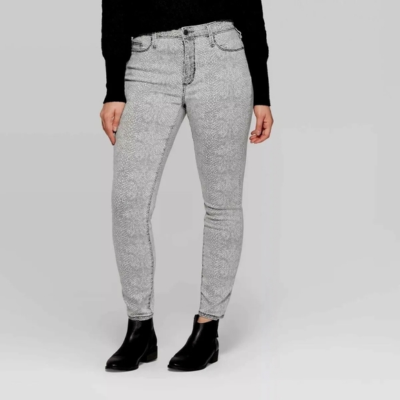 Universal Thread Ladies Size 10 Gray Snake Skin High-Rise Stretch Skinny Jeans - Picture 2 of 14